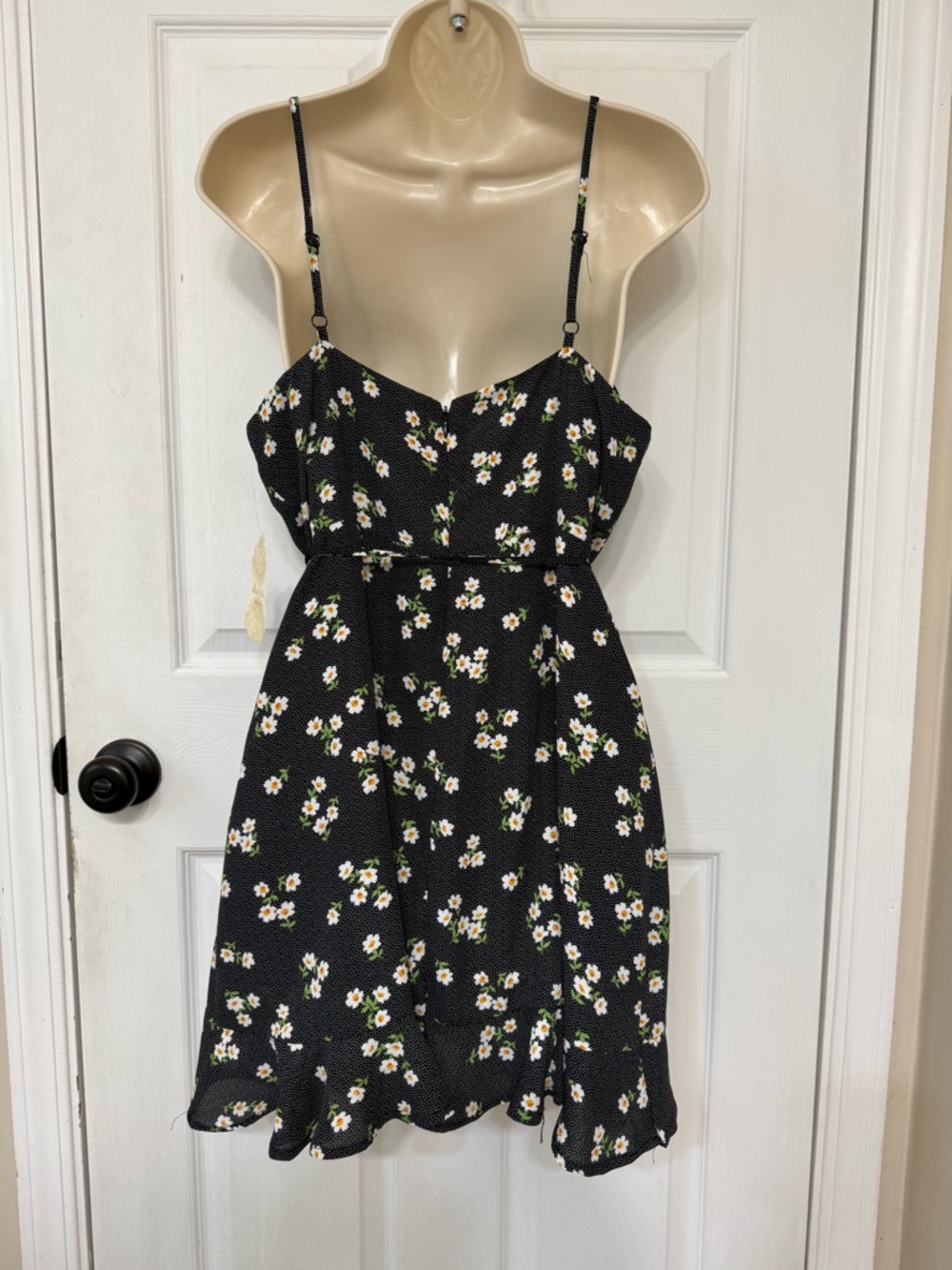 NWT Altar’d State Black Daisy Floral Ruffle Mini Dress Tie Waist Size Large - Picture 5 of 16
